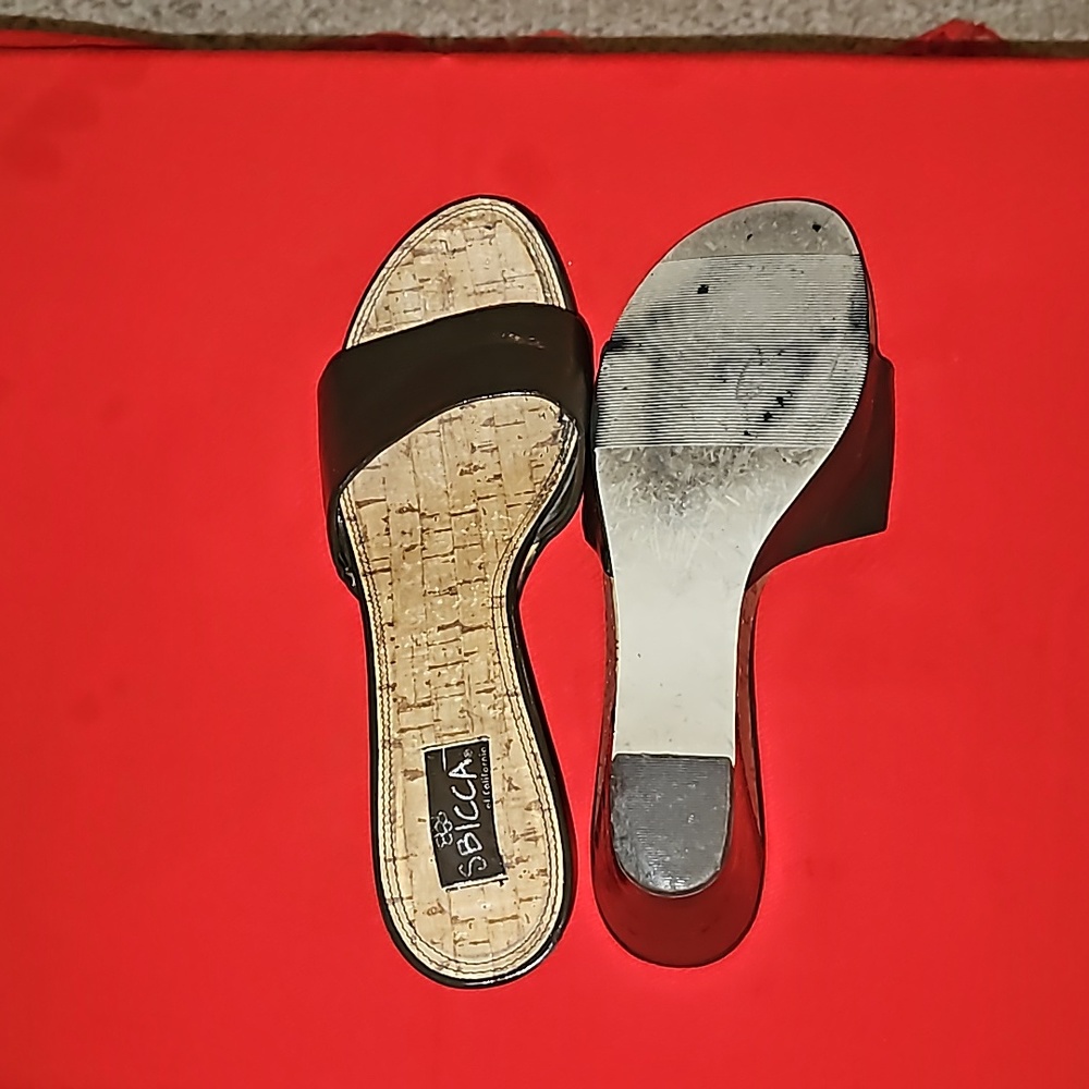 Size 9 Sbicca sandals, brown patent leather.